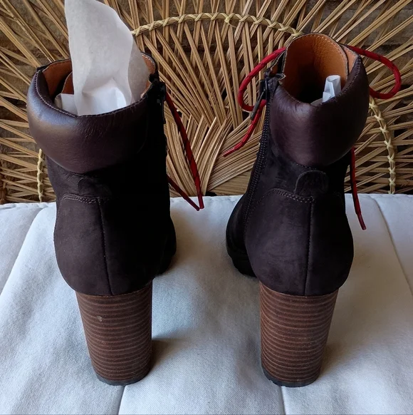 Lucky Brand Stylish Women's Boots with Red Laces_9 - Picture 3 of 9